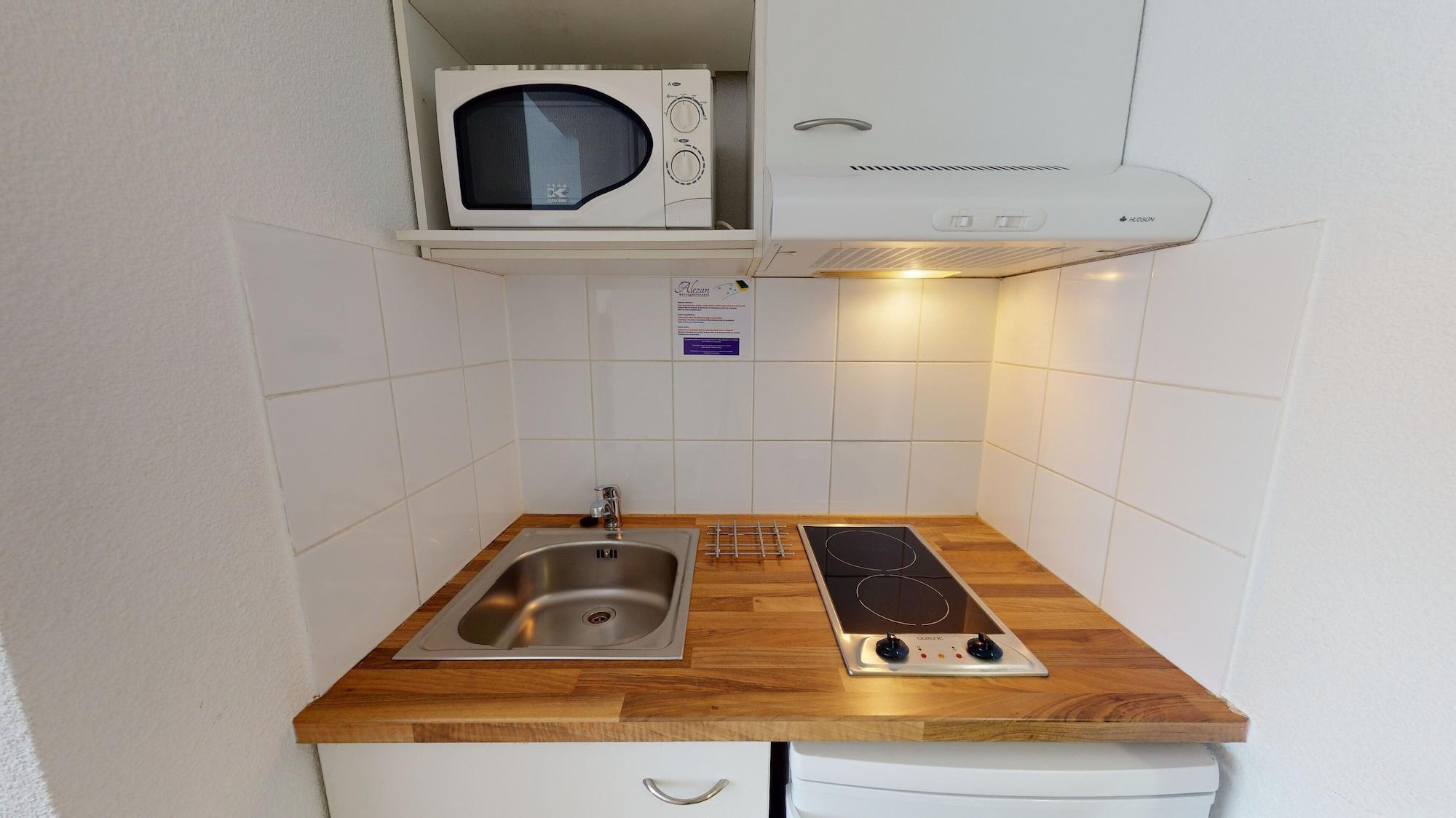 Alezan & Aparthotel 3*